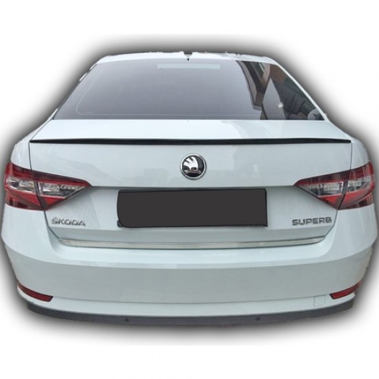 Skoda Superb 2015 Sonrası Spoiler Boyalı